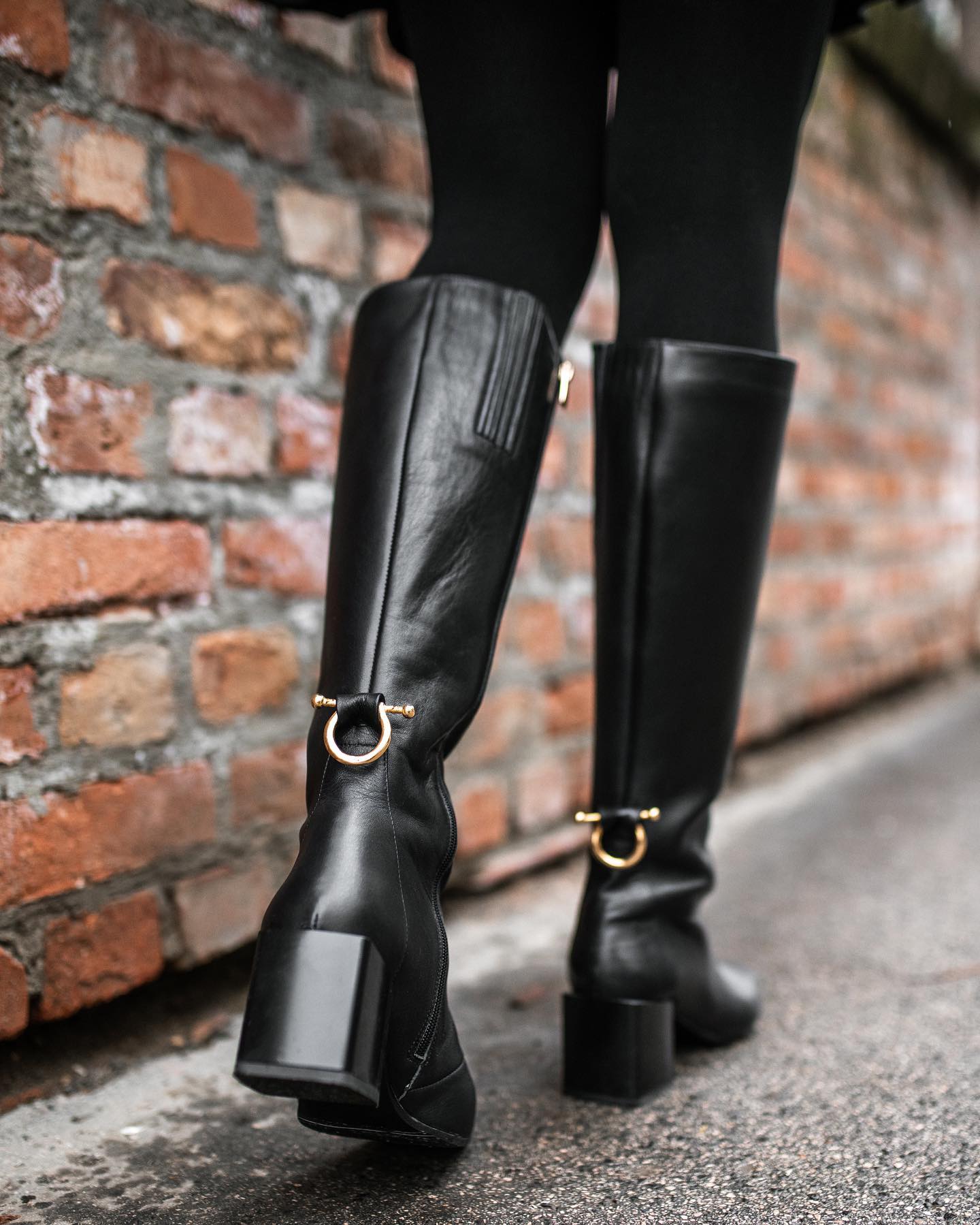 Amy fekete bőr, hosszúszárú csizma